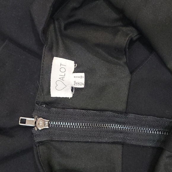 Short romper - Picture 3 of 3